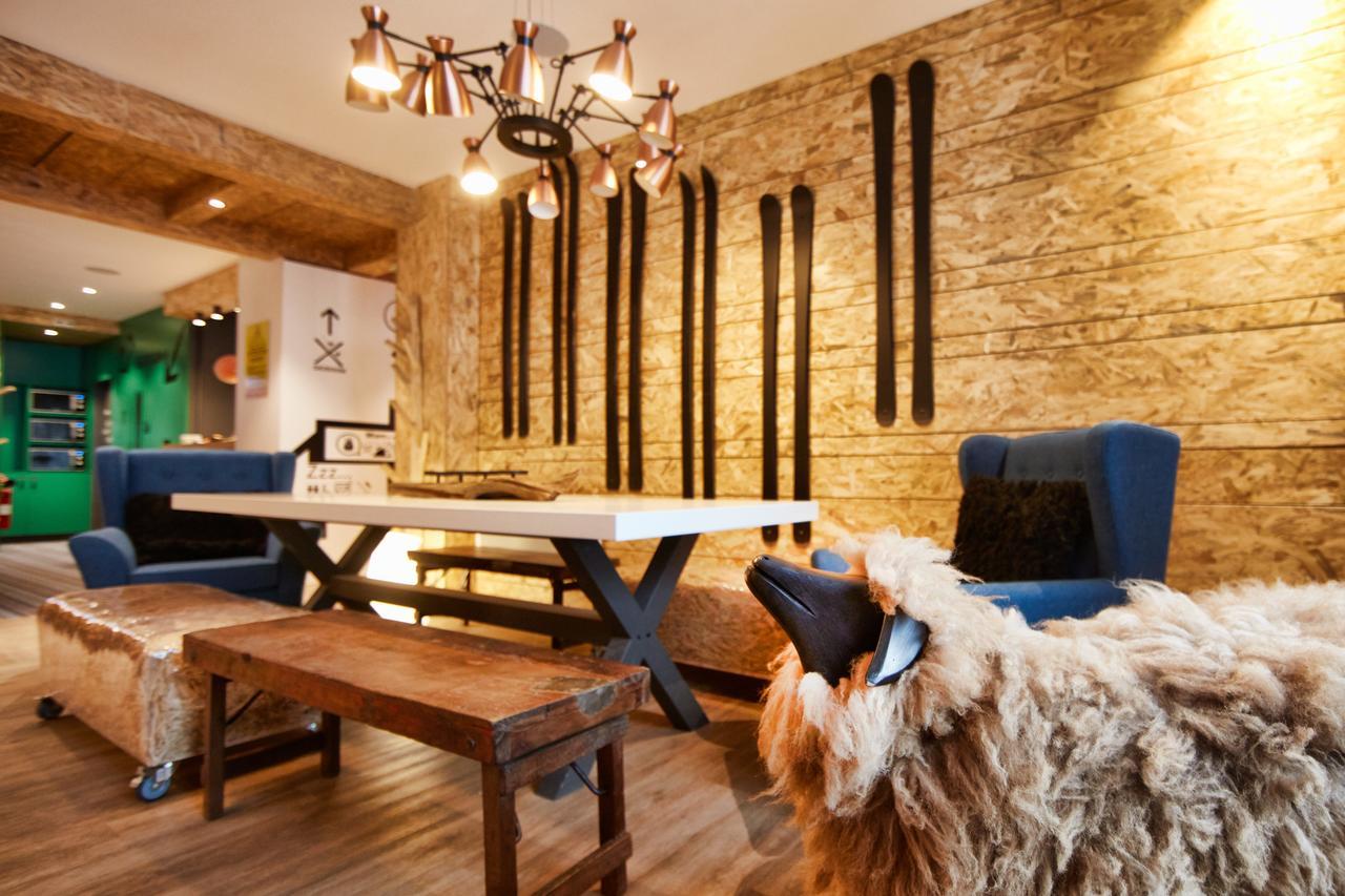 Moontain Hostel Oz Bagian luar foto